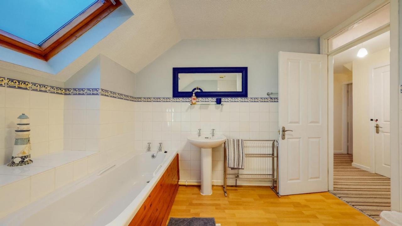Jaw-Dropping Beach House In Anglesey Бенллег Екстер'єр фото