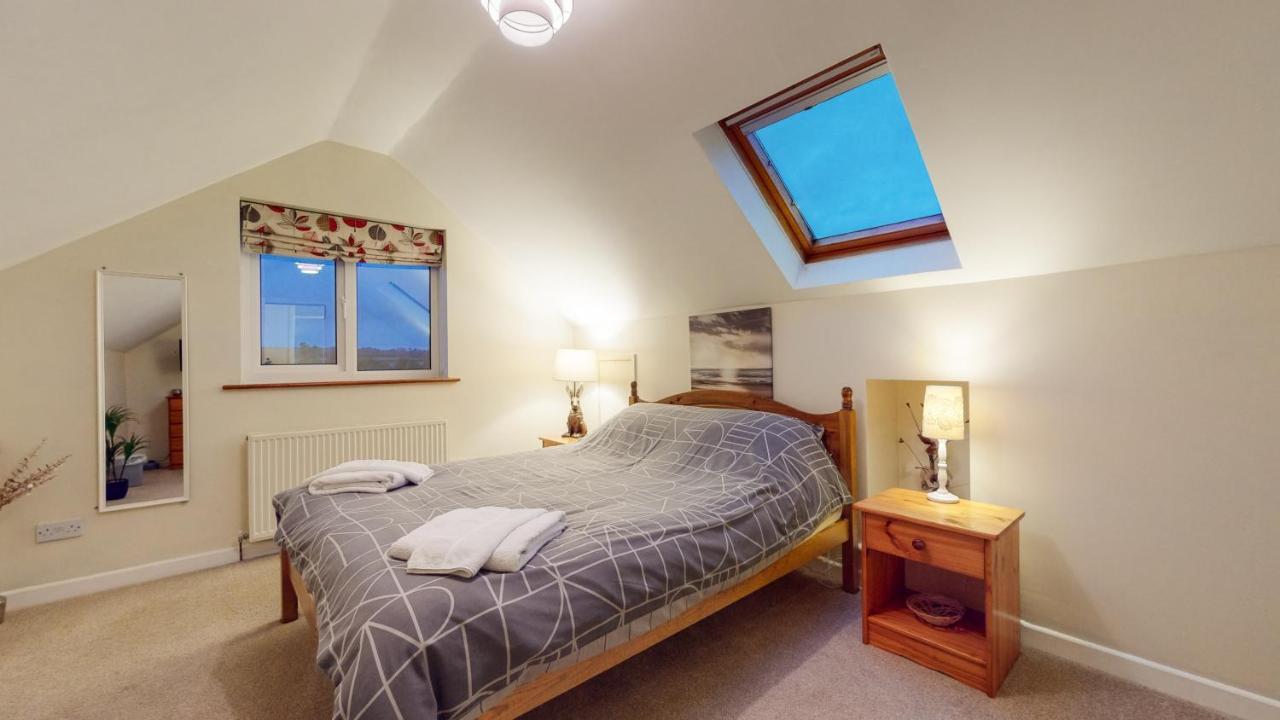 Jaw-Dropping Beach House In Anglesey Бенллег Екстер'єр фото